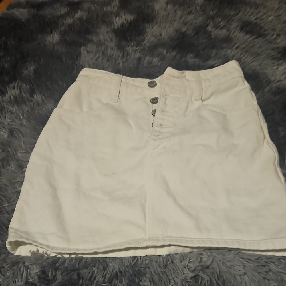 Stylish White Mini Skirt